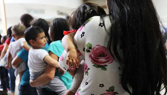 Estados Unidos usa exámenes de ADN para reunir familias migrantes separadas en la frontera. (Foto: AFP/Spencer Platt)