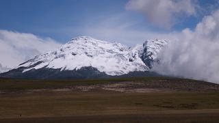 Ecuador: el agua y el cóndor andino convirtieron a Antisana en parque nacional