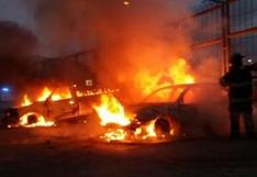 México: Manifestantes queman vehículos tras anuncio de masacre de normalistas 