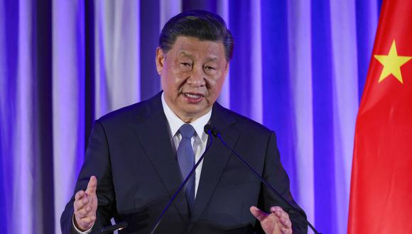 El presidente de China, Xi Jinping, habla en el "Evento de altos líderes chinos" celebrado por el Comité Nacional de Relaciones entre Estados Unidos y China y el Consejo Empresarial entre Estados Unidos y China al margen de la Semana de Líderes del Foro de Cooperación Económica Asia-Pacífico (APEC) en San Francisco. (Foto de CARLOS BARRIA/POOL/AFP)