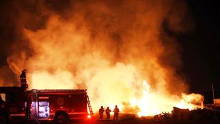 Lurín: incendio arrasó con depósito de parihuelas | FOTOS y VIDEO