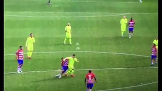 Luis Suárez aplicó este codazo... y solo recibió amarilla