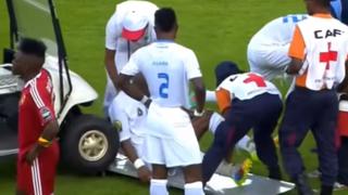 Carrito médico 'atropella' a futbolista que estaba golpeado