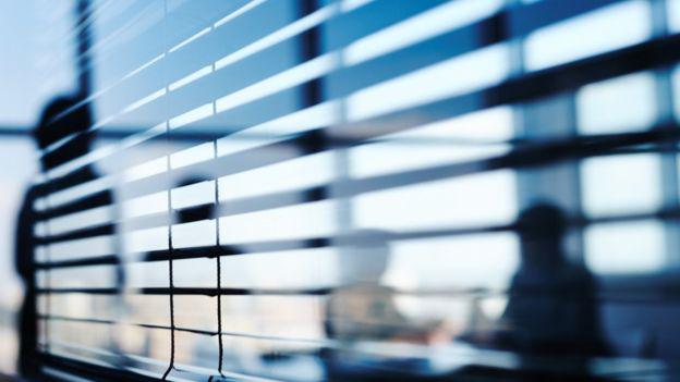 Las persianas venecianas se parecen mucho al gráfico del sistema de multiplicación hindú. (Foto: BBC / Getty Images)