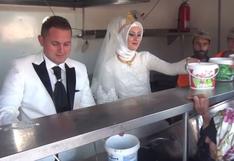 YouTube: pareja dio su banquete de boda a más de 4.000 refugiados | VIDEO