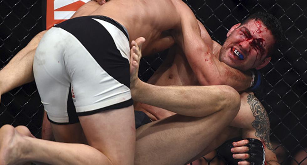 Este video de YouTube muestra a campeón de UFC golpeando a periodista durante entrevista. (Foto: Getty Images)
