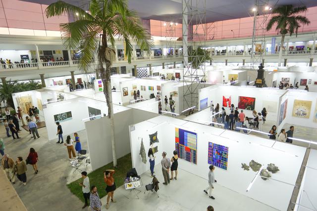 Llega a su última jornada la actual edición de Art Lima. Para los expertos, la experiencia de ARCOmadrid encontró eco en la feria limeña. (Foto: Victor Rodriguez / El Comercio)