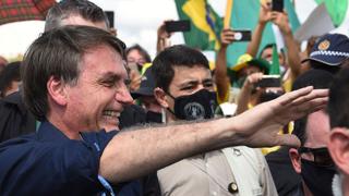 Jair Bolsonaro se mezcla con sus simpatizantes sin protección contra el coronavirus | FOTOS