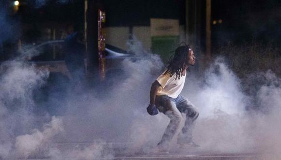 Missouri: Novena noche de violentas protestas en Ferguson