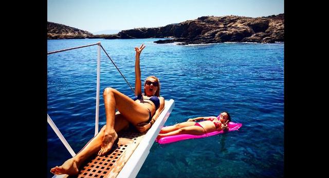 Paulina Rubio deslumbra con su belleza en las islas griegas  - 1
