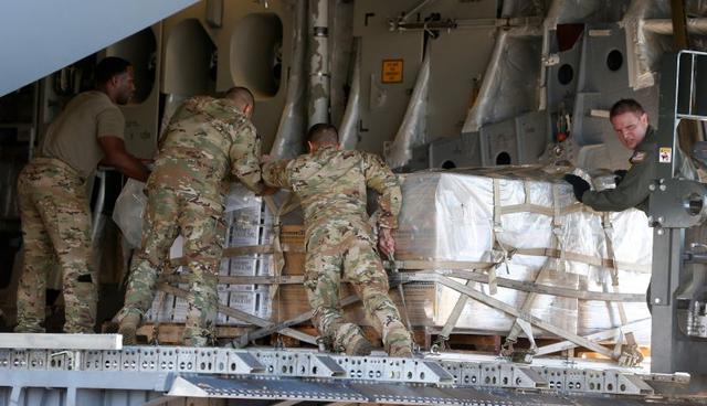 Una aeronave de carga C-17 de la Fuerza Aérea de Estados Unidos partió de Homestead, al sur de Miami, y llegará hacia el mediodía a Cúcuta. (Foto: AFP)