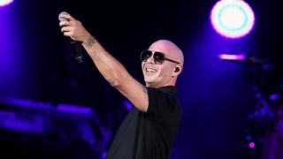 Pitbull cede su avión privado para trasladar pacientes con cáncer de Puerto Rico a EE.UU.