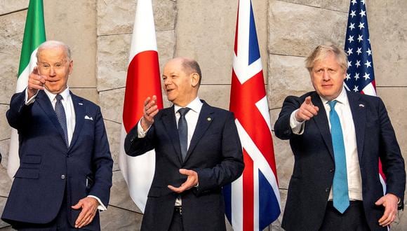 Joe Biden, Olaf Scholz y Boris Johnson. (Michael Kappeler/REUTERS)