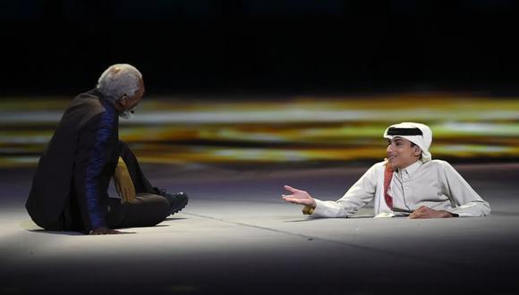 Ghanim Al Muftah junto a Morgan Freeman en la ceremonia inaugural del Mundial de Qatar 2022 (Captura de TV).
