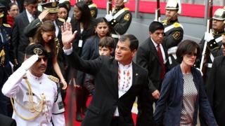 Rafael Correa asumió su nuevo mandato hasta el 2017