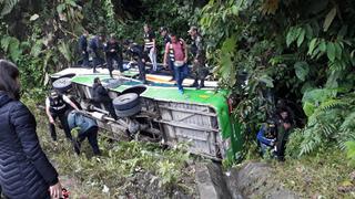 Cusco: dos policías y una fiscal fallecieron tras volcadura de bus | FOTOS