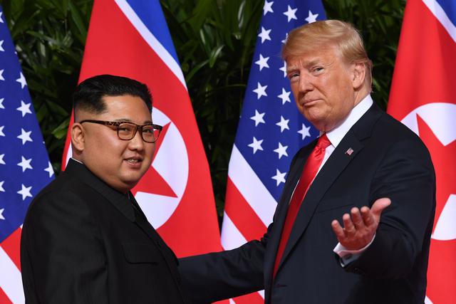 La cumbre de Singapur: El 2018, fue testigo de la histórica reunión entre los líderes de Corea del Norte, Kim Jong-un, y de los Estados Unidos, Donald Trump. (AFP).