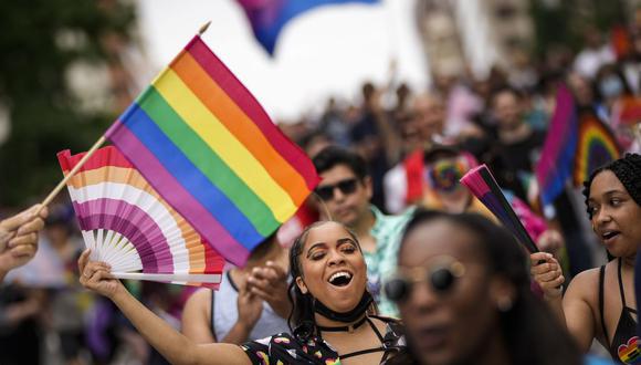 Miembros y aliados de la comunidad LGBT participan en Pride Walk and Rally en el centro de Washington, DC el 12 de junio de 2021. (Foto: Drew Angerer / Getty Images / AFP)