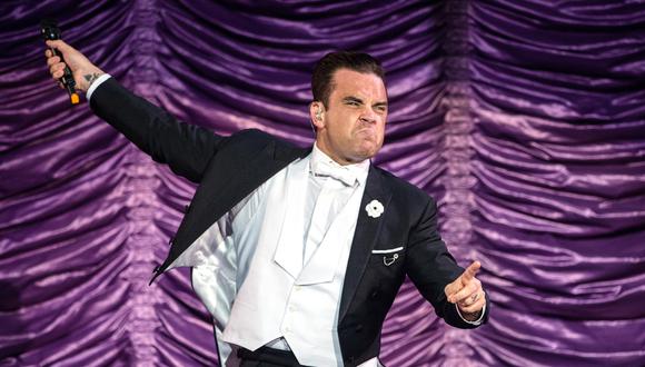Robbie Williams vivió un momento inolvidable con su padre y una fan durante concierto. Foto: Agencias.