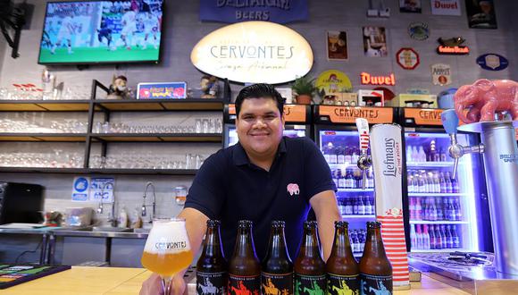 El mercado gastronómico tiene al menos ocho puestos con variedad de platos y bebidas.