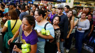 Maduro ocupó supermercados acusados de acaparar alimentos