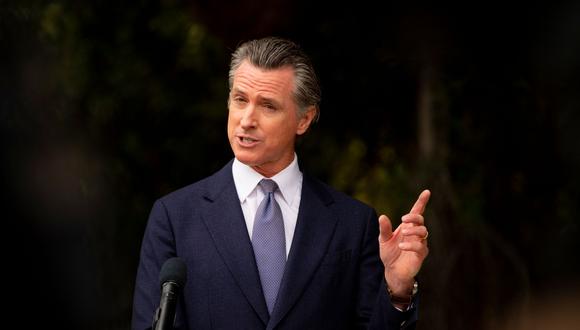 El gobernador de California, Gavin Newsom, habla durante una conferencia de prensa en San Francisco, California.