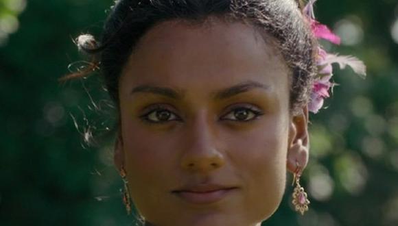 Uno de los detalles simbólicos de la segunda temporada de "Bridgerton" son los peinados de Kate Sharma (Foto: Netflix)