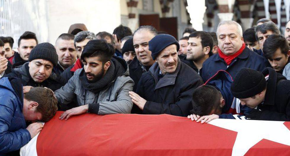 Dolor en Turqu&iacute;a por matanza de al menos 39 personas en un atentado terrorista en Estambul (EFE)