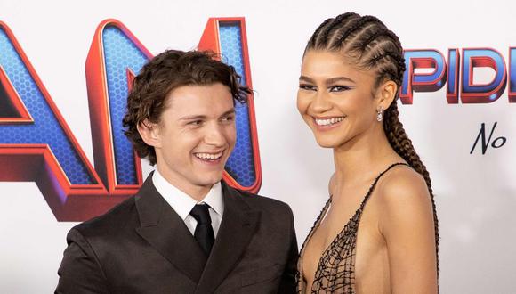 Tom Holland y Zendaya, enamorados, en la premiere de “Spider-Man: No Way Home”. (Foto: AFP)