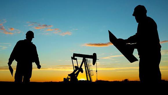 Precio del barril de petróleo subiría hasta US$57 en el 2017