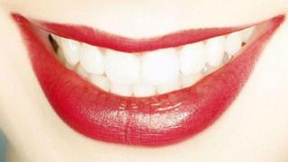 Tener los dientes blancos no significa que estén sanos [BBC]