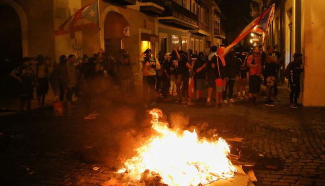 Puerto Rico: los enfrentamientos y la represión en la noche de protestas contra Roselló. (Foto: Reuters)