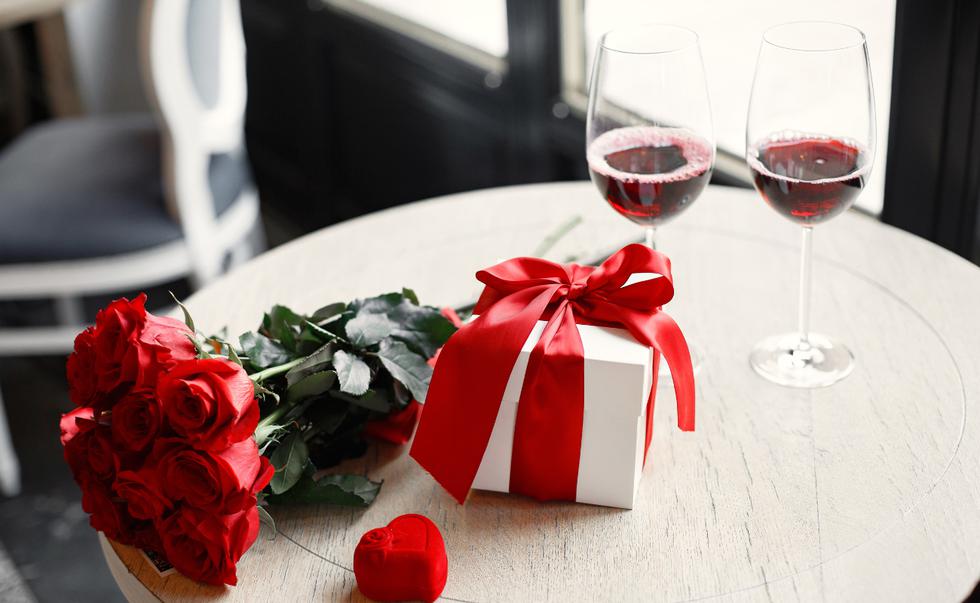 ¿Buscas un regalo de último minuto? Aquí te traemos una guía de los detalles que nunca fallan en San Valentín. (Foto: Getty Images).