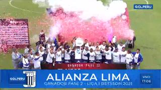 Alianza Lima y su celebración tras recibir premio por ganar la Fase 2 de la Liga 1 2021