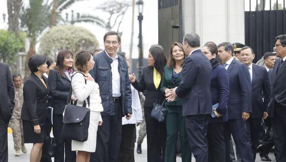 Presidente Vizcarra acompañó a su gabinete hasta la puerta posterior de Palacio de Gobierno (Foto: Lino Chipana)
