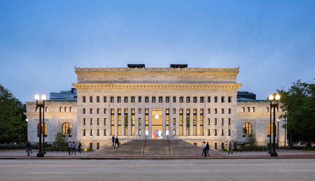 Después de un período de abandono, la antigua biblioteca de Washington se convirtió en una tienda de Apple tras pasar por un proceso de remodelación. (Foto: Foster + Partners)