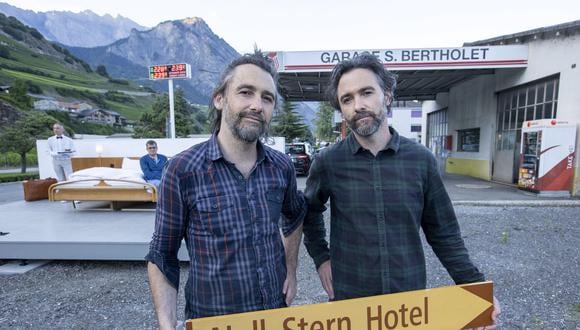 Los hermanos Riklin, creadores del hotel cero estrellas llamado Null Stern Hotel. (Foto: Reuters)
