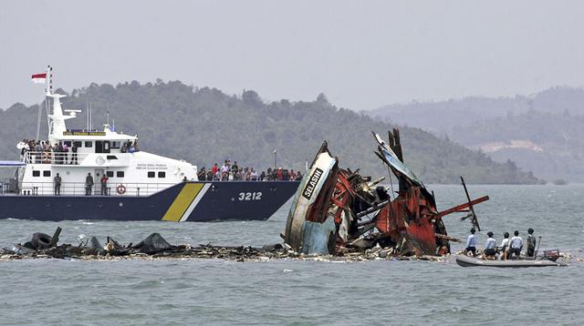 Indonesia hace estallar barcos usados para pesca ilegal [FOTOS] - 4
