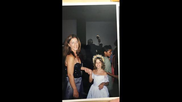 Thaísa Leal compartió inéditas fotos de su infancia compartiendo junto a su mamá. (Fotos: Instagram)