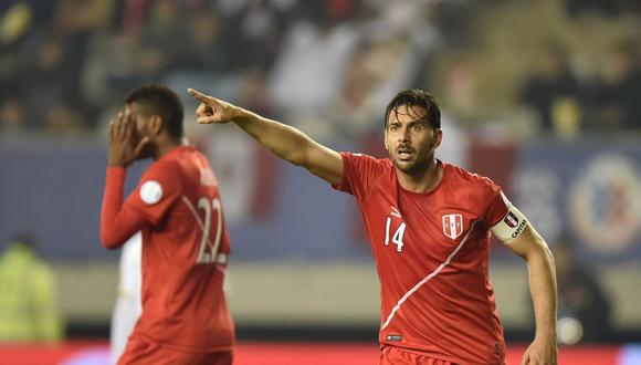 Claudio Pizarro se aferra al sueño mundialista. El experimentado artillero nacional indicó que "si está en forma pueda ayudar" a la selección peruana. (Foto: AFP)