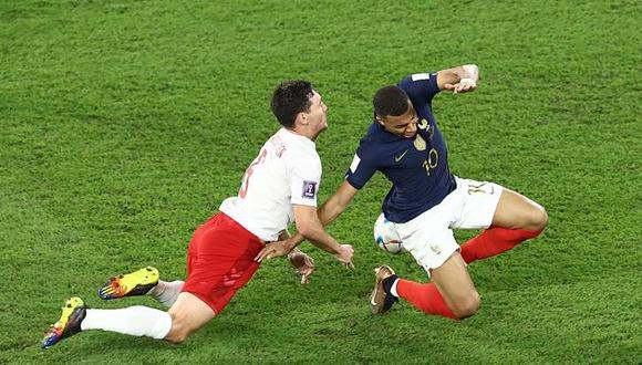 Kylian Mbappé fue frenado por un jalón en el Francia vs. Dinamarca. (Foto: FFF)