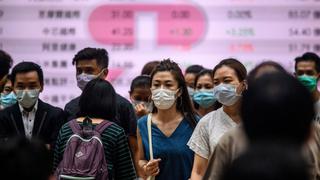 Hong Kong registra récord diario de contagios de coronavirus y autoridades llaman a “cancelar todas las salidas inútiles”