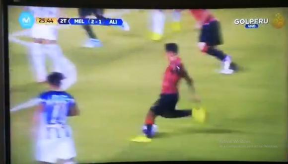 Christofer Gonzáles anotó un golazó en el Alianza Lima vs. Melgar. Sin embargo, el árbitro no se percató que el balón cruzó la linea de gol y no convalidó la anotación (Foto: captura de pabtalla)