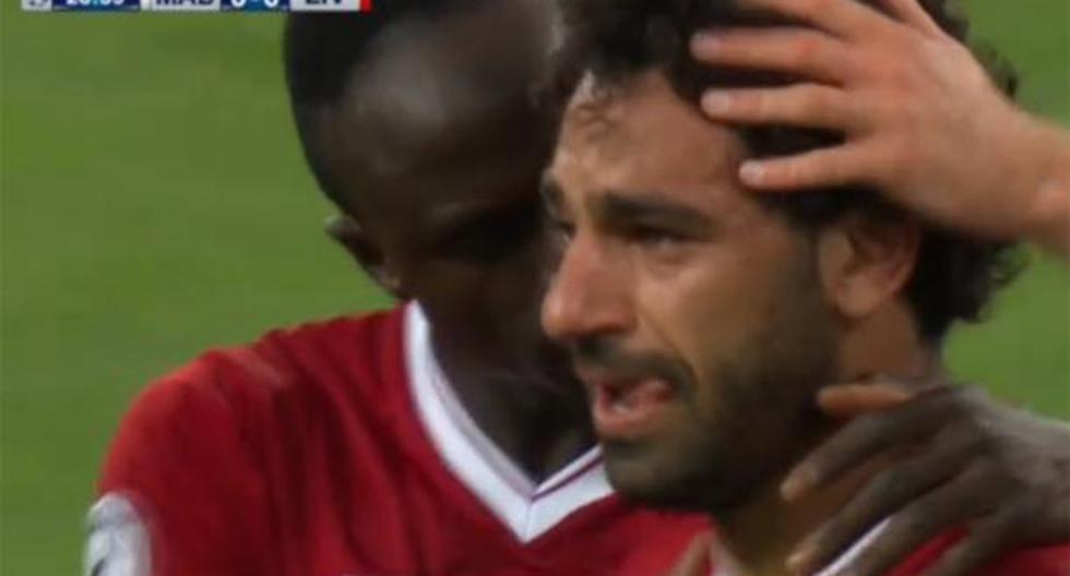 Mohamed Salah tuvo que ser reemplazado por una lesión de hombro | Foto: captura