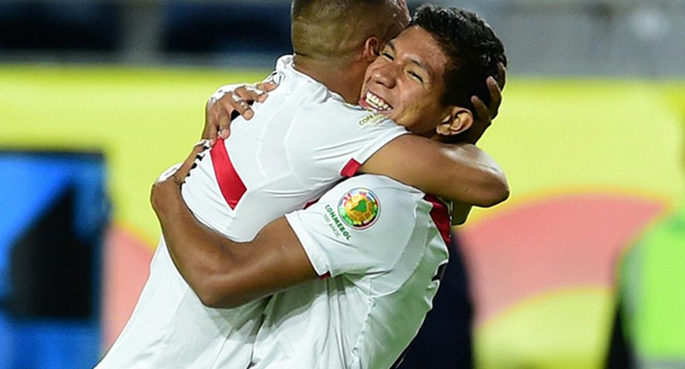 Edison Flores está realizando un buen desempeño en la Copa América Centenario con la Selección Peruana. Ello habría despertado el interés del América de México. (Foto: AFP)