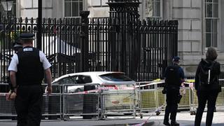 Reino Unido: Detenido un hombre por estrellar su auto contra la residencia del primer ministro en Downing Street