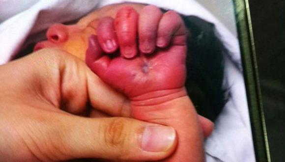 China: madre intentó comerse a su hijo recién nacido