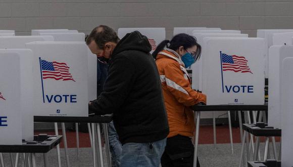 Residentes que votaron el 3 de noviembre en el Mott Community College de Flint, Michigan. Los electores elegirán si Donald Trump o Joe Biden será el presidente de Estados Unidos por los próximos cuatro años. (Foto: AFP / Seth Herald)