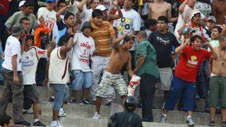 Hinchas de Universitario se pelearon en el Monumental