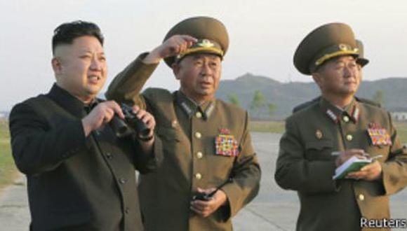 Los peculiares hombres que anotan cada palabra de Kim Jong-un